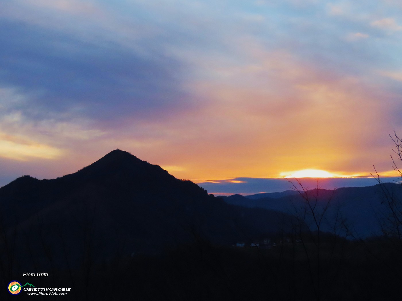55 Colori del tramonto all'orizzonte.JPG